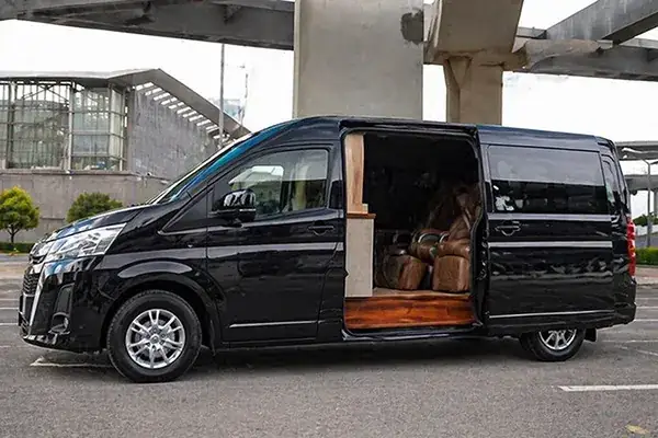Sewa Premio Luxury dengan Sopir di Bali