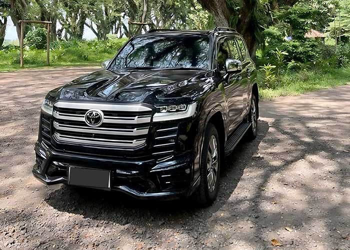 Sewa Land Cruiser VXR 300 di Bali